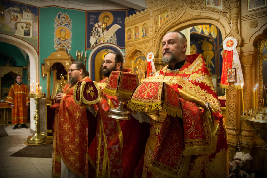 Божественную литургию Фоминой недели на петербургском подворье Коневской обители возглавил наместник монастыря