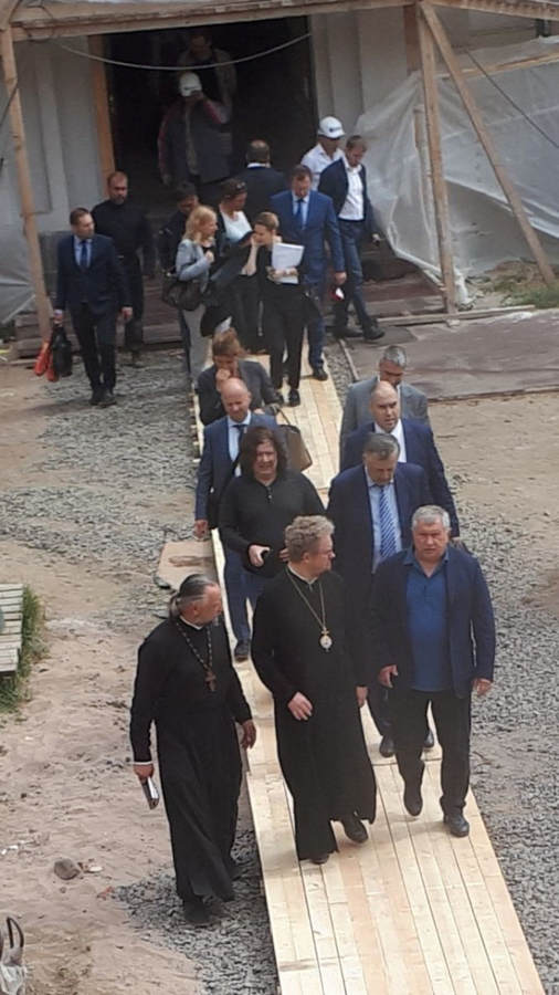 Преосвященнейший Игнатий встретился с главой ПАО «Роснефть» и губернатором Ленобласти на Коневце