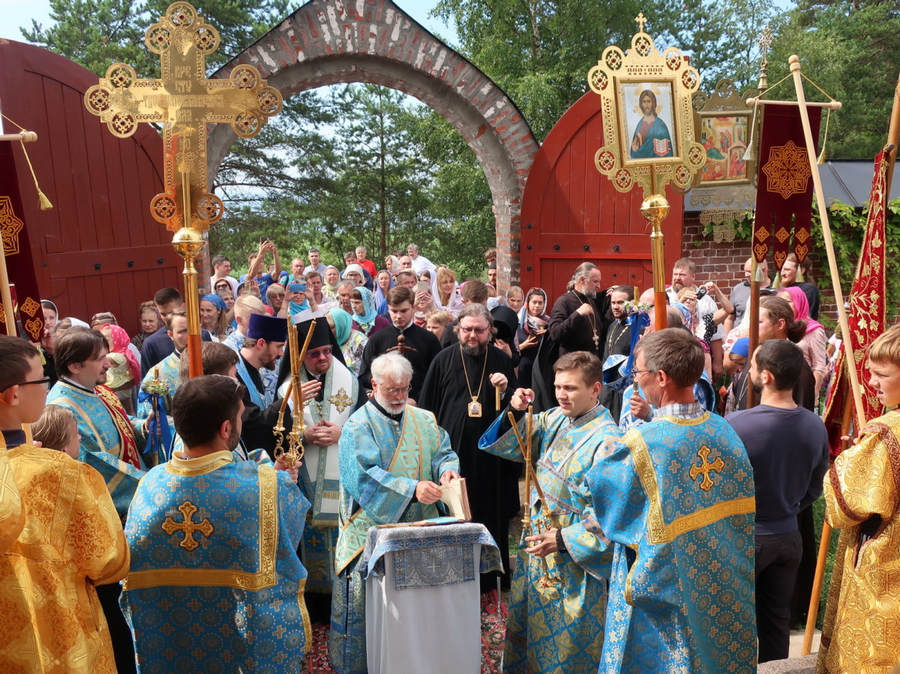 Год юбилейных торжеств 625-летия Коневской обители продолжился праздником памяти Коневской иконы Божией Матери, который возглавил епископ Выборгский и Приозерский Игнатий