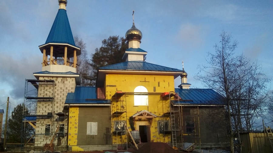 Продолжается строительство храма Всех Коневских святых в бухте Владимирской