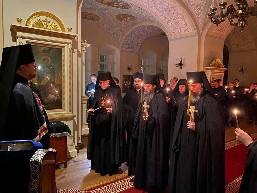 Священноархимандрит Коневского монастыря совершил монашеский постриг двух иноков из числа братии обители
