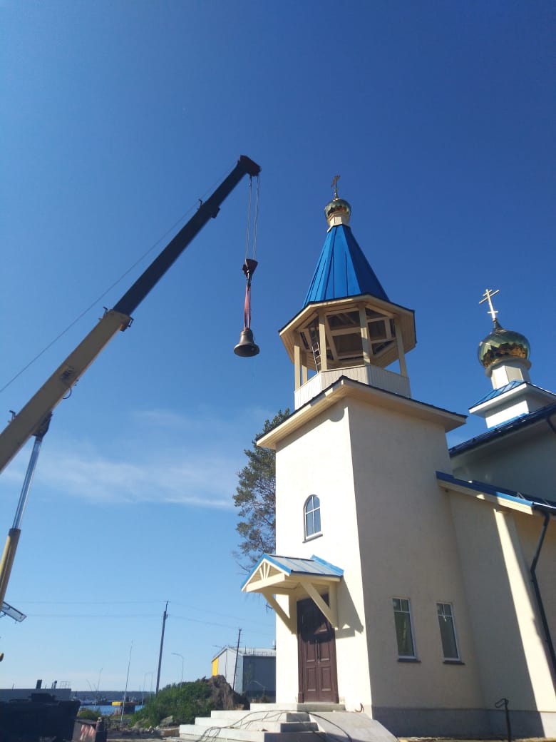 На храм Всех Коневских святых в бухте Владимировка подняты колокола