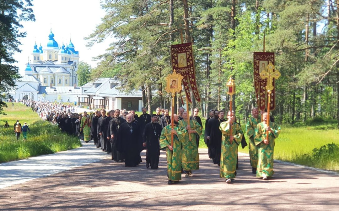 Преосвященнейший Игнатий в сонме архипастырей возглавил торжества памяти преподобного Арсения Коневского в островной обители