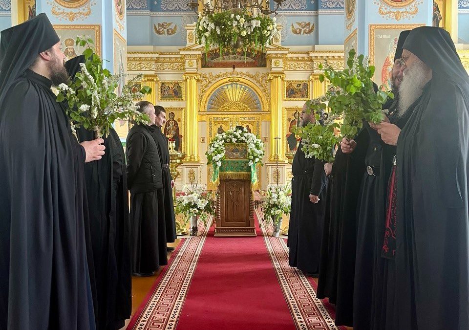 Торжественные богослужения праздника Святой Живоначальной Троицы совершены в Коневской обители