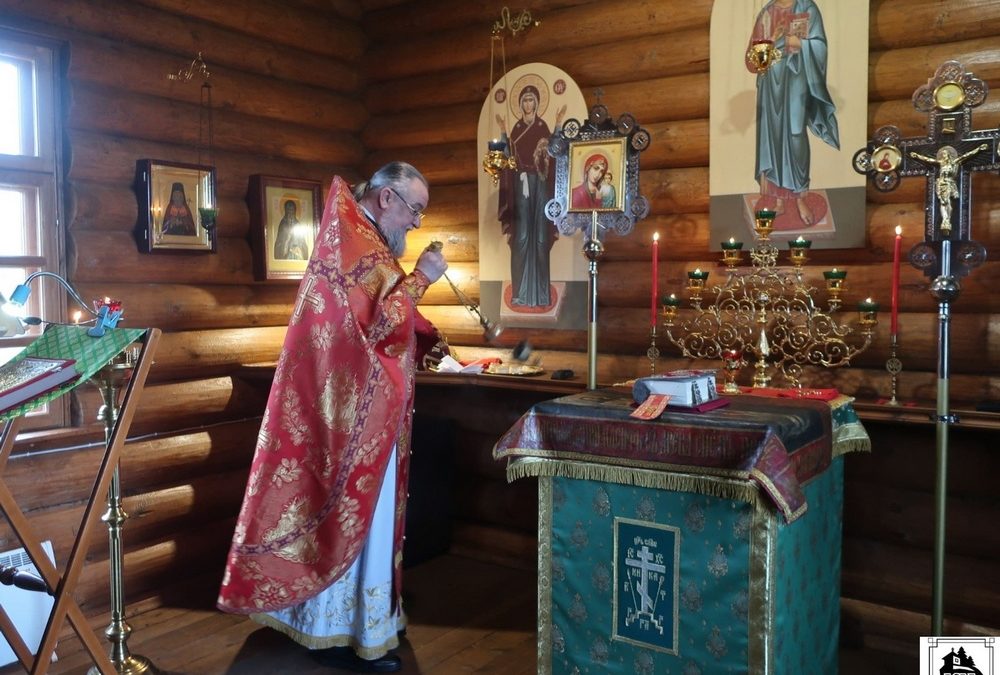 В Светлую субботу Литургия была совершена в островной часовне святого Александра Невского