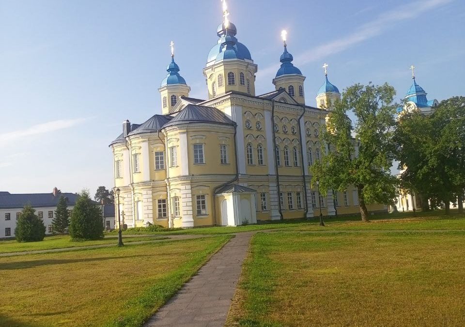 В Коневский Рождество-Богородичный мужской монастырь срочно требуются работники в трапезную