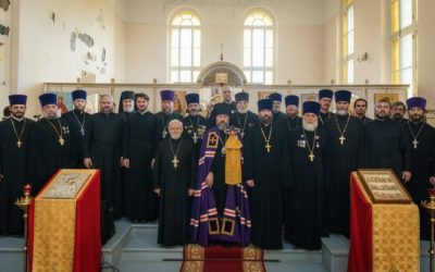 Наместник Коневского монастыря сослужил за Божественной литургией в день 30-летия Тюремного благочиния
